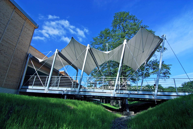 膜結(jié)構(gòu)車棚安裝過程中，剪縫時(shí)有哪些需要注意的事項(xiàng)？