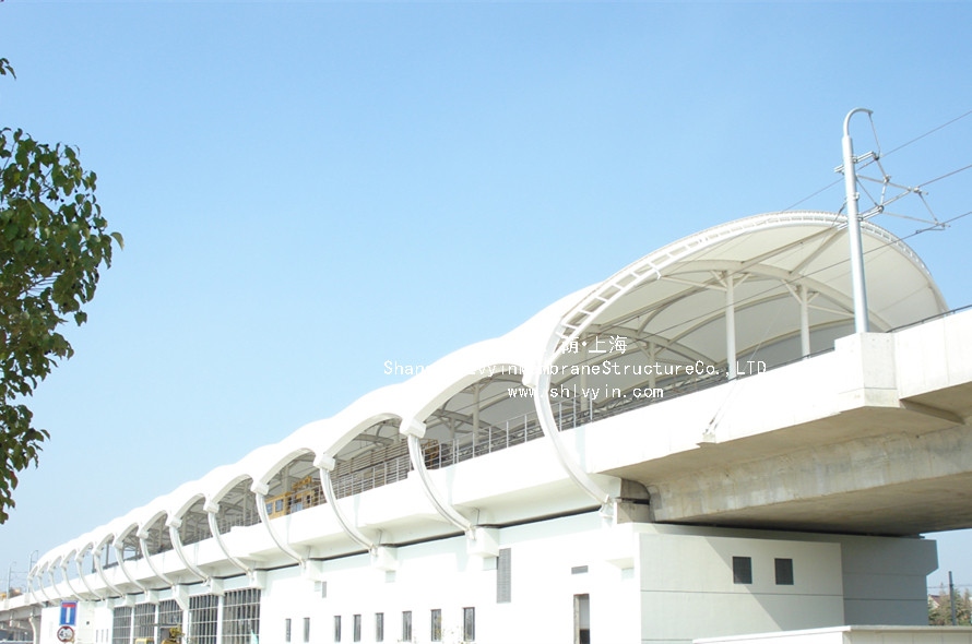 膜結(jié)構(gòu)施工中膜是如何安裝的呢？
